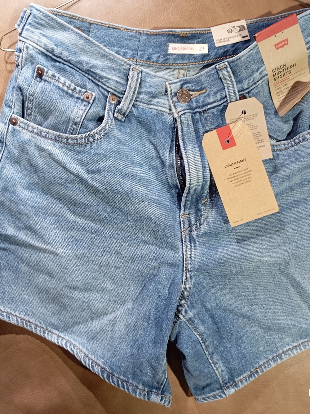 Levi's Women's Light Blue Denim Cinch Mid-Thigh Shorts Size 27